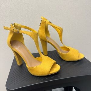 D Heart yellow T-strap heeled sandal